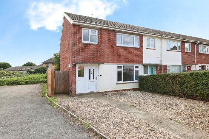 3 Bedroom End Of Terrace House For Sale In Dunnet Close, Calne, SN11