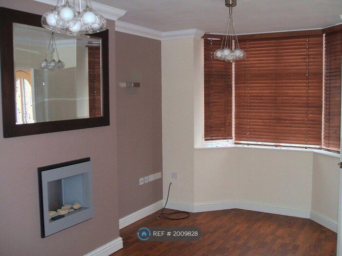 2 Bedroom Terraced House To Rent In Semilong Road, Northampton, NN2