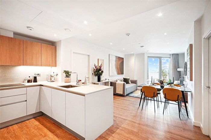 2 Bedroom Flat To Rent In Bloom East, Nine Elms Lane, SW11