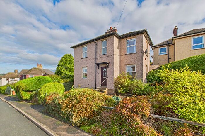 3 Bedroom Detached House For Sale In The Crescent, Thornhill, CA22