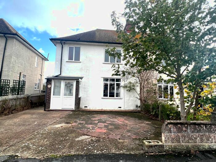 3 Bedroom Property To Rent In Cavalry Crescent, Eastbourne, BN20