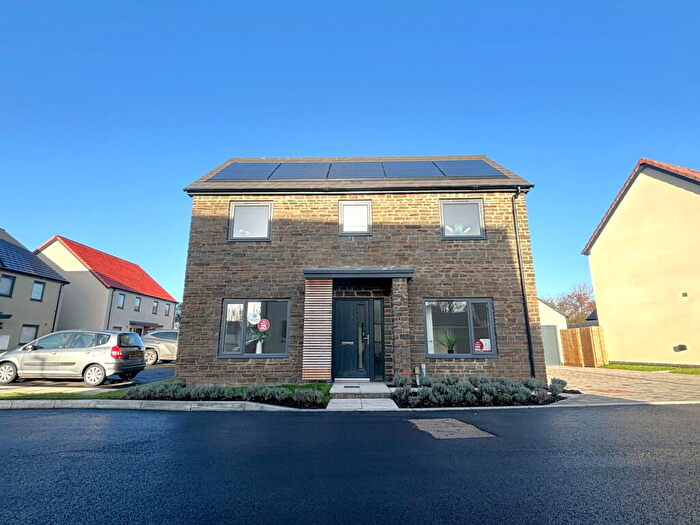 4 Bedroom Detached House For Sale In Claverham, Court De Wyck, BS49