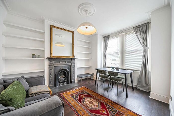 2 Bedroom Flat To Rent In Deacon Road, Willesden Green, London, NW2