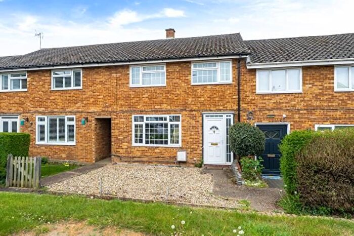 3 Bedroom Terraced House For Sale In Pemberton Road, Slough, SL2