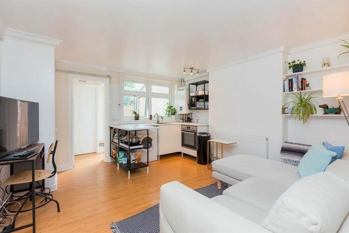 1 Bedroom Maisonette To Rent In Oval Road, Addiscombe, Croydon, CR0