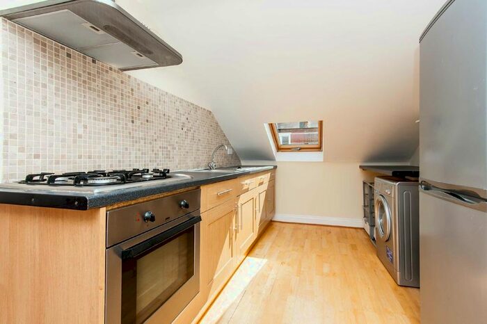 2 Bedroom Flat To Rent In Abbeville Road, London, SW4