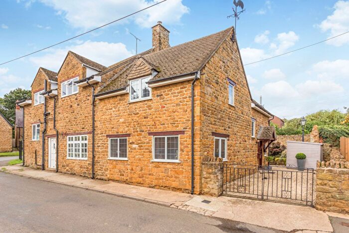 2 Bedroom Semi-Detached House For Sale In Banbury Lane, Horley, OX15