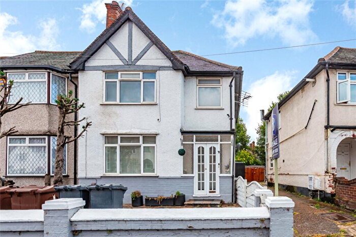 2 Bedroom Maisonette For Sale In Ballards Road, Dagenham, RM10