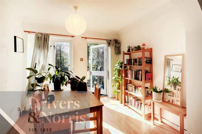 3 Bedroom Mews To Rent In Jutland Close, Archway, London, N19