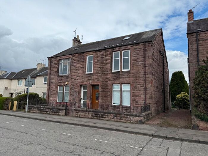 3 Bedroom Flat To Rent In Fairfield Road, Sauchie, Alloa, FK10