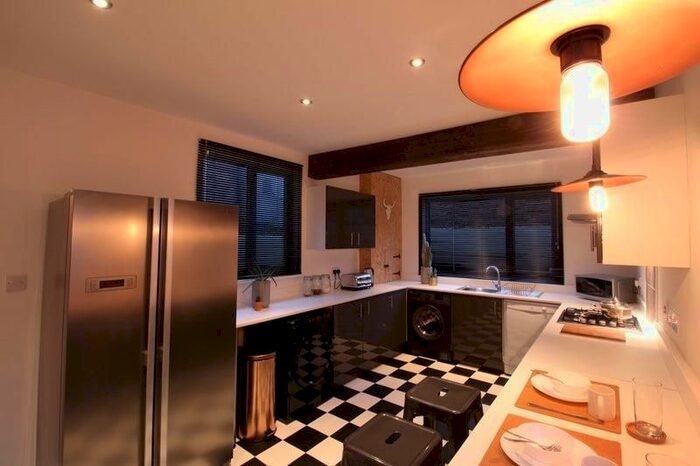4 Bedroom Detached House To Rent In Albert Terrace, Middlesbrough, North Yorkshire, TS1