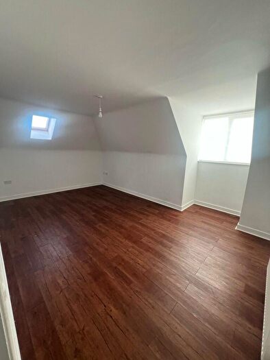 2 Bedroom Flat To Rent In Warwick Road, Bournemouth, Dorset, BH7