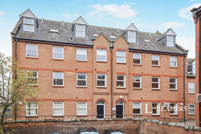 2 Bedroom Flat To Rent In St. Peters Gardens, Marefair, Northampton, NN1