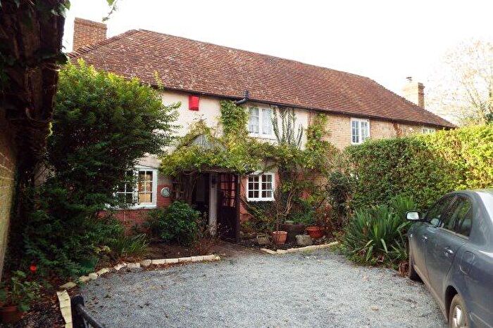 3 Bedroom Cottage To Rent In Hothfield, Ashford, TN26