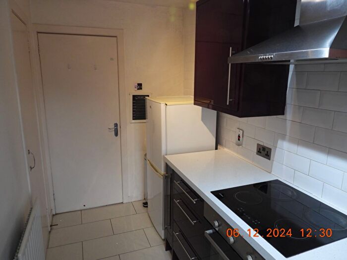 1 Bedroom Flat To Rent In Tibbermore Road, Glasgow, G11