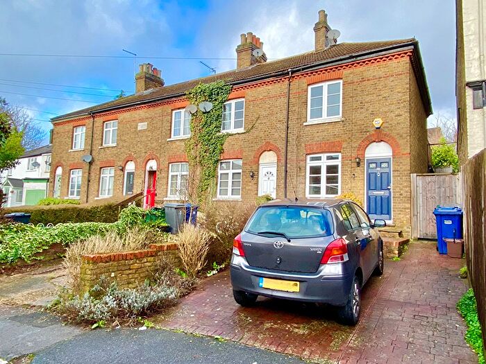 2 Bedroom End Terrace House For Sale In West End Lane, High Barnet, EN5