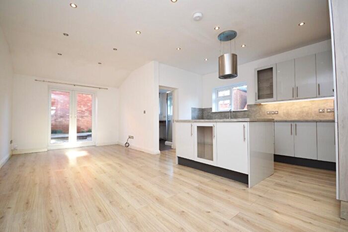 3 Bedroom Semi Detached House To Rent In Bournemouth Close To Town, BH1