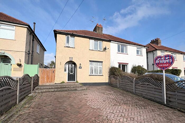 3 Bedroom Semi-Detached House For Sale In Weybourne Road, Aldershot, Hampshire, GU11