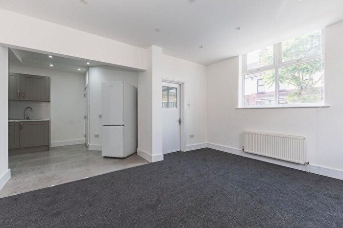 2 Bedroom Apartment To Rent In Esk Road, Plaistow, London, E13