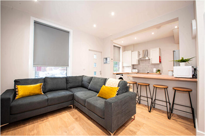 4 Bedroom House To Rent In Pennington Grove, Leeds, LS6