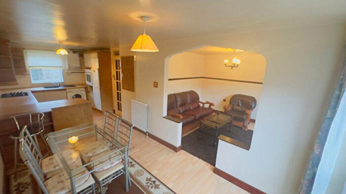 3 Bedroom Terraced House To Rent In Blackpool View, Leeds, LS12