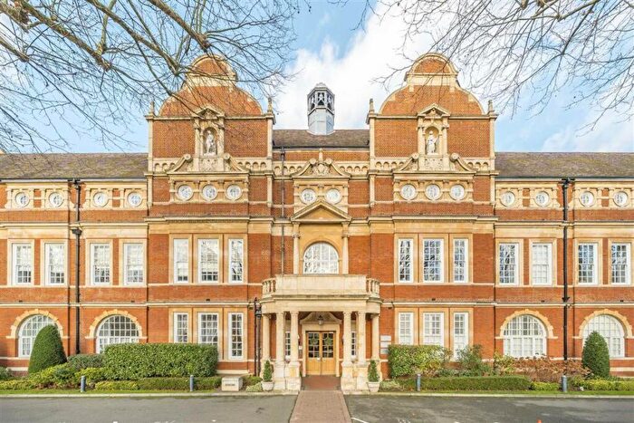 2 Bedroom Flat For Sale In Battersea Park Road, Battersea, SW11