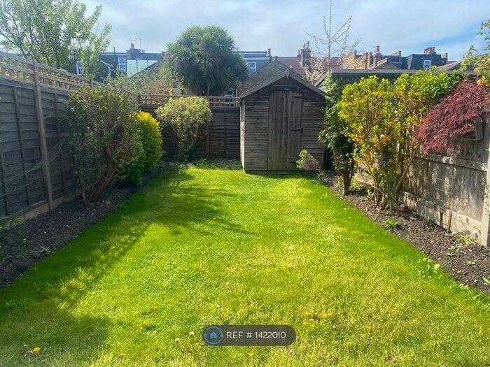 1 Bedroom Flat To Rent In Tooting Broadway, Tooting, SW17