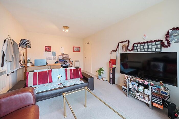 2 Bedroom Flat For Sale In Maidenhead, Berkshire, SL6