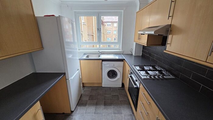 3 Bedroom Flat To Rent In Bearhope Street, Central, Greenock, PA15