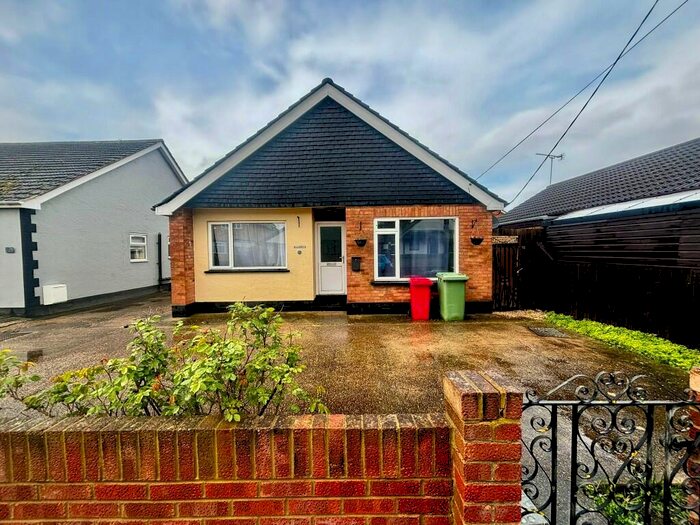 3 Bedroom Detached Bungalow To Rent In Lionel Road, Canvey Island, Essex, SS8