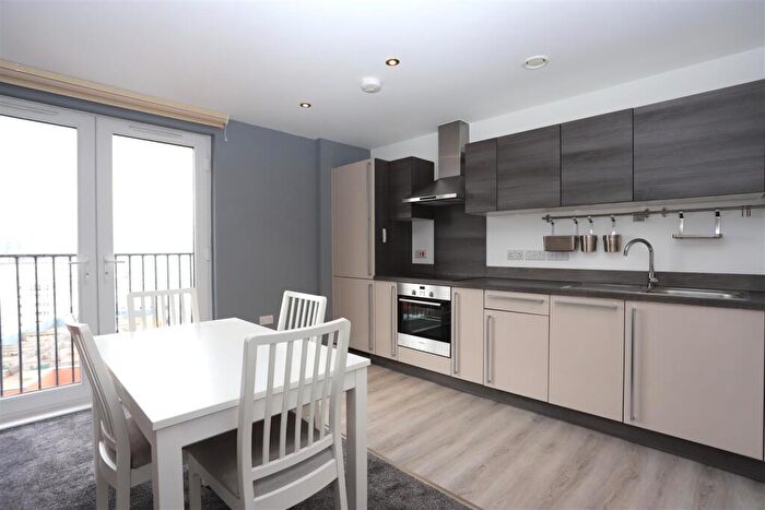 2 Bedroom Apartment To Rent In Sillavan Way, Salford, M3