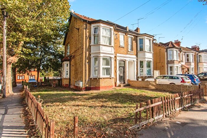 1 Bedroom Flat For Sale In Kilworth Avenue, Southend-on-Sea, Essex, SS1