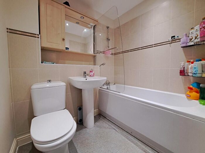 2 Bedroom Flat For Sale In Wherry Close, Margate, Kent, CT9