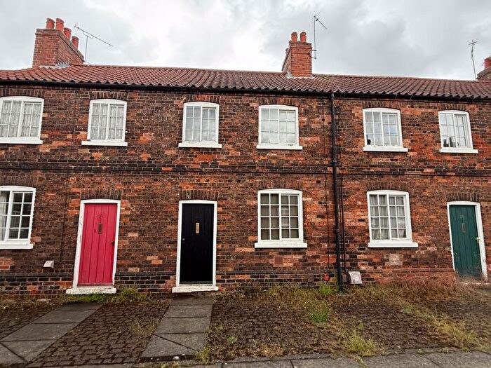 2 Bedroom Terraced House For Sale In Redbourne Street, Scunthorpe, DN16
