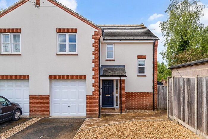 3 Bedroom Semi-Detached House For Sale In School Road, Durrington, SP4