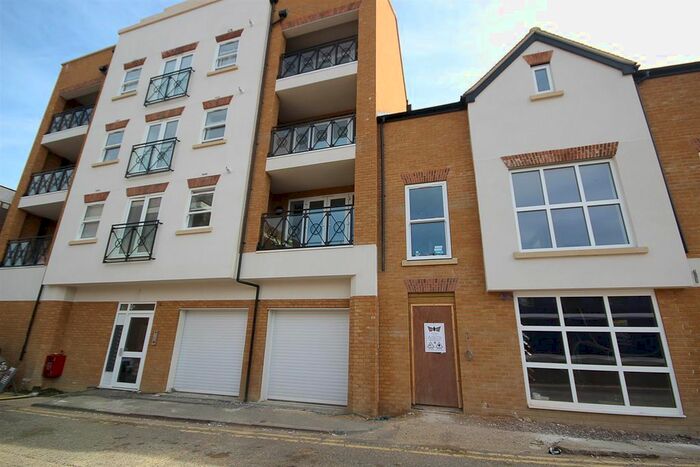 2 Bedroom Flat To Rent In Fairfield Road, Brentwood, CM14