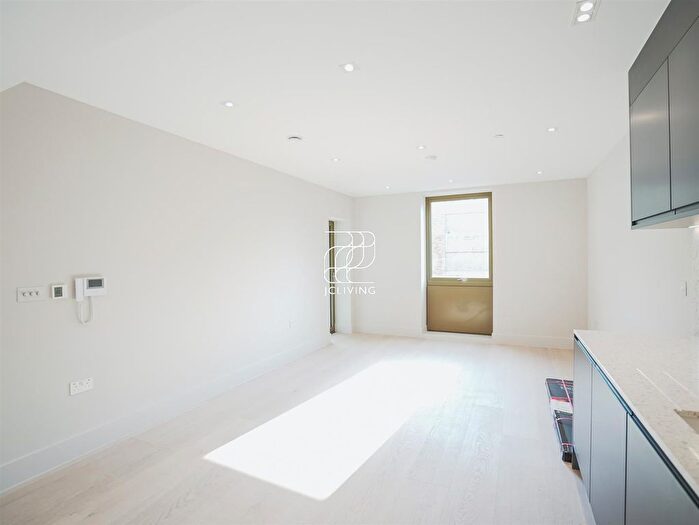 1 Bedroom Flat To Rent In Crompton Street, London, W2