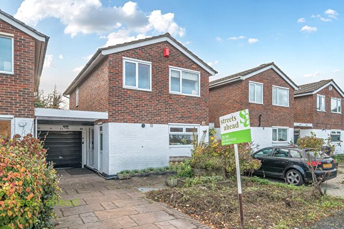 3 Bedroom Detached House To Rent In Wedgwood Way, London, SE19