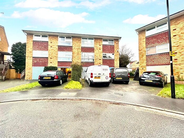 2 Bedroom Maisonette To Rent In Thistleworth Close, Isleworth, TW7