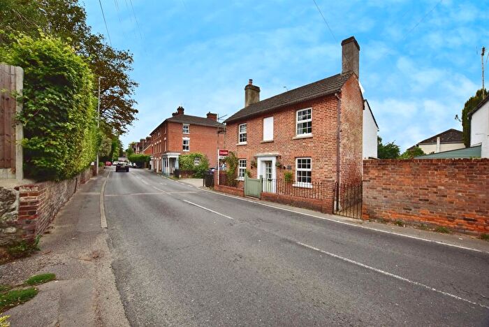 3 Bedroom Detached House For Sale In Tonbridge Road, Wateringbury, Maidstone, ME18