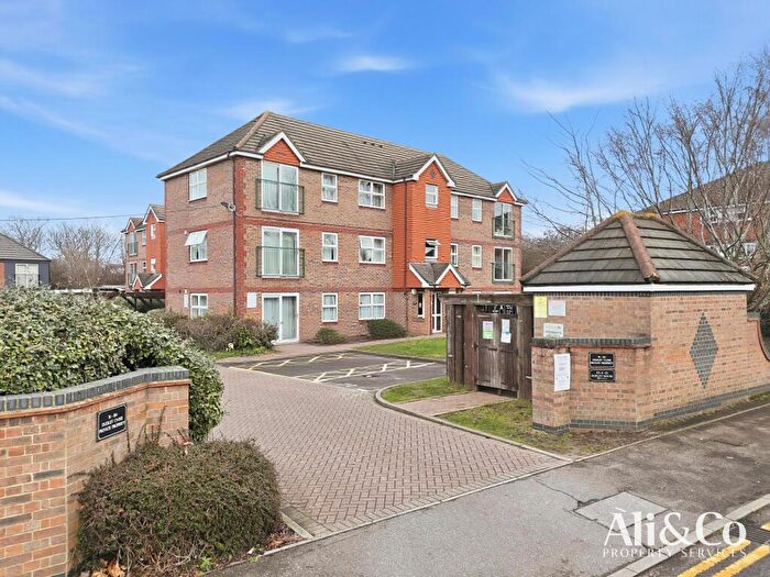 2 Bedroom Flat For Sale In Dudley Close, Grays, RM16