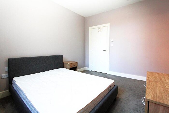 2 Bedroom Flat To Rent In Dawsons Square, Pudsey, LS28