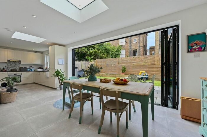 3 Bedroom Flat To Rent In Godolphin Road, London, W12