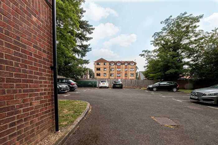 Flat To Rent In Jerome Court, The Limes Avenue, N11