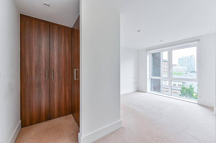 2 Bedroom Flat For Sale In Warehouse Court, Woolwich Riverside, London, SE18