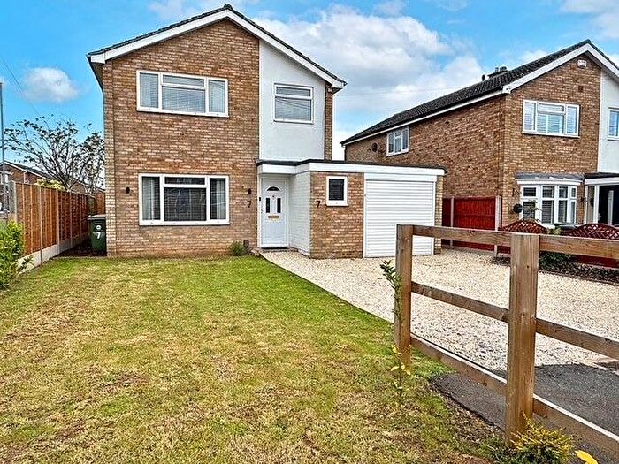 3 Bedroom Detached House For Sale In Wilsheres Road, Biggleswade, SG18