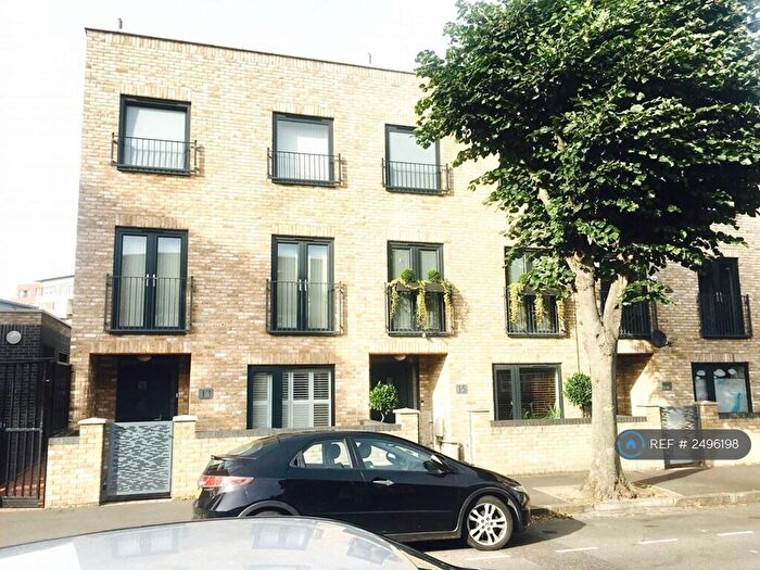 4 Bedroom End Of Terrace House To Rent In Queens Road West, London, E13