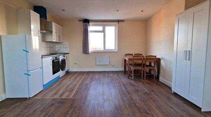 1 Bedroom Flat To Rent In Oxgate Gardens, London, NW2