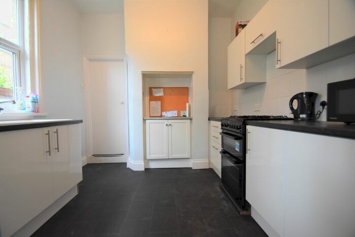 5 Bedroom Terraced House To Rent In Lawrence Road, Southsea, PO5