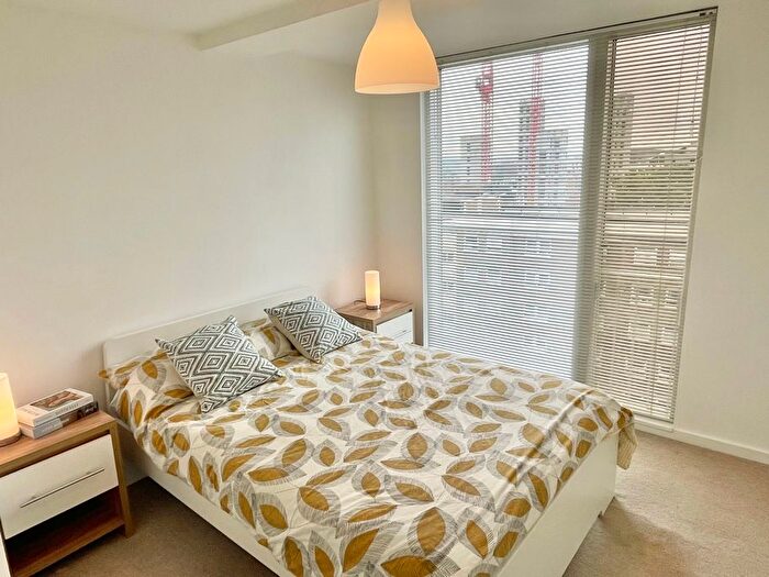 2 Bedroom Flat To Rent In The Avenue, Leeds, LS9